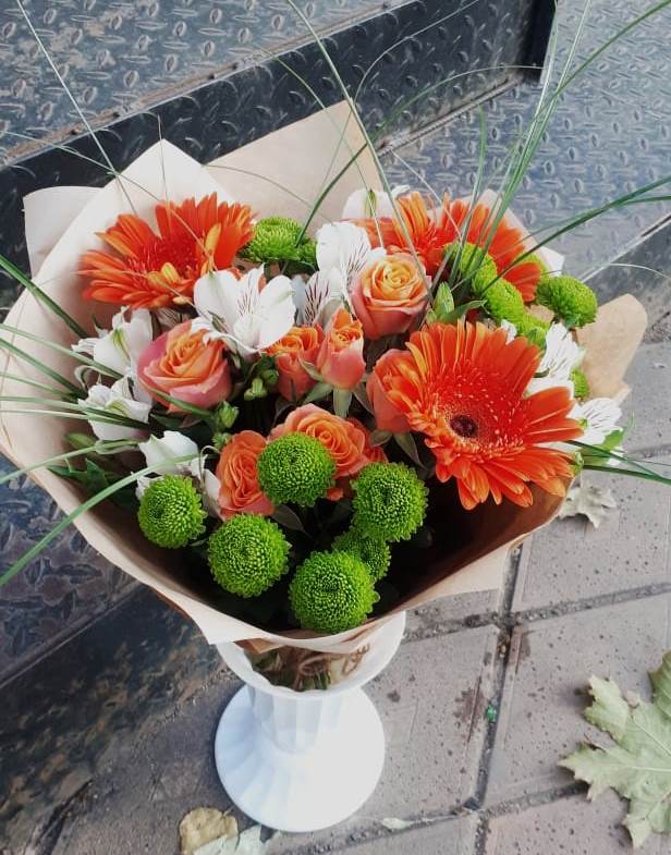 Букет цветов из: Герберы, Хризантемы, Альстромерии и Розы в Автурах