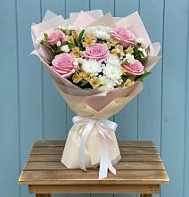 Букет цветов из:  Гвоздики, Орхидеи и Розы в Автурах