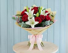Букет цветов из:  Лилии и Розы в Автурах