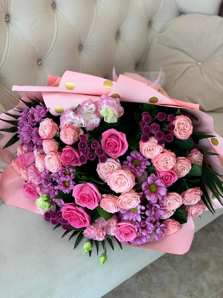 Букет цветов из: Хризантемы, Розы и Лизиантусы в Автурах