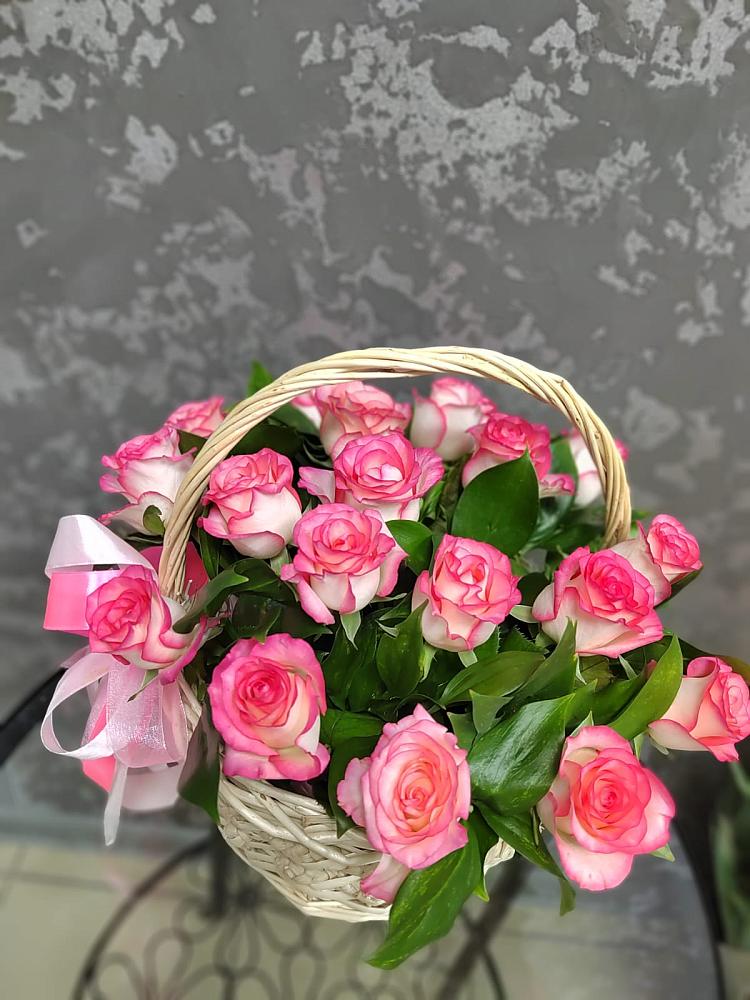 Цветочная композиция из Розы в корзине в Автурах