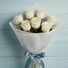 Букет 7 Белых роз Эдлесс Лав в Автурах