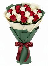 Букет Микс из красных и белых роз в Автурах