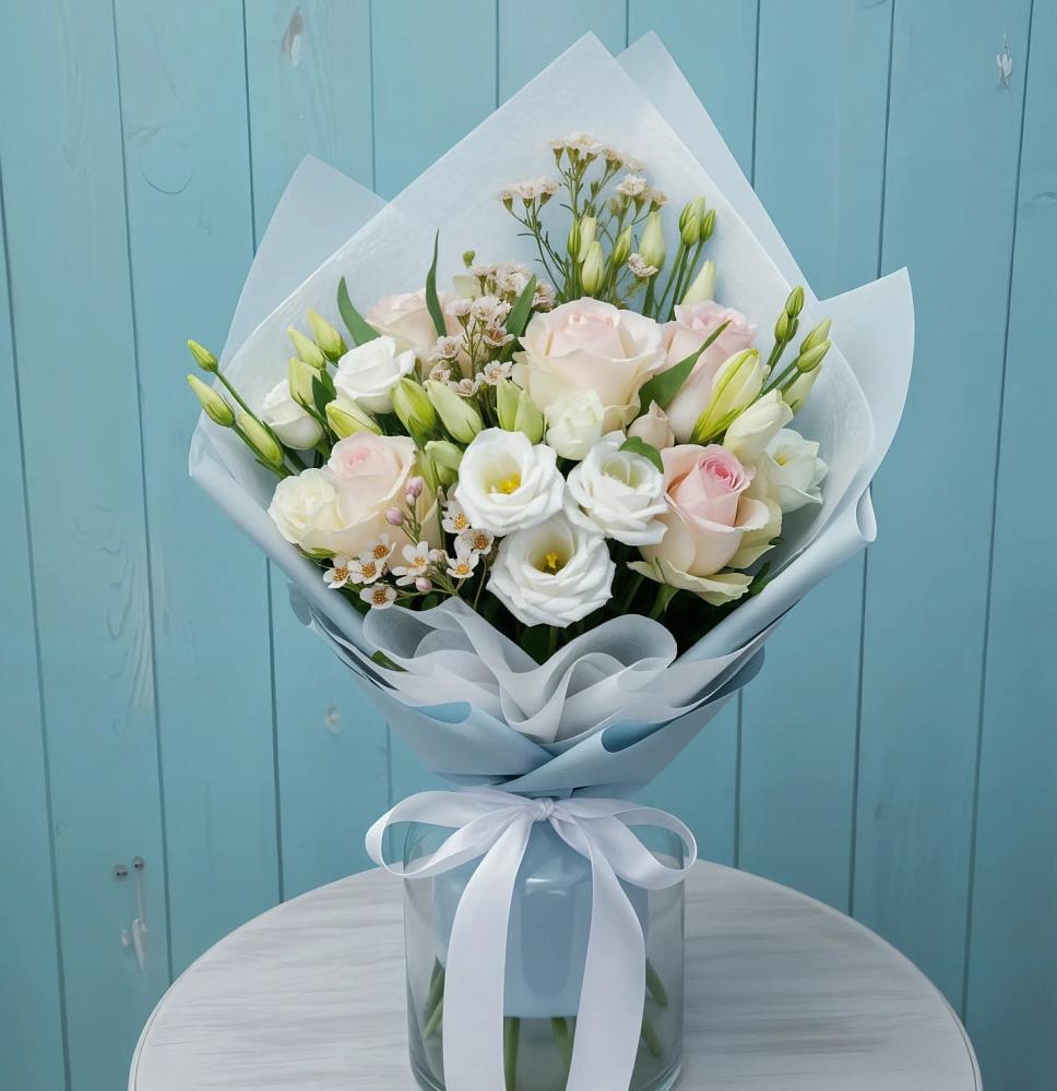 Букет цветов из: Розы и Лизиантусы в Автурах