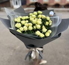 Букет Белые кустовые розы Солинеро в Автурах