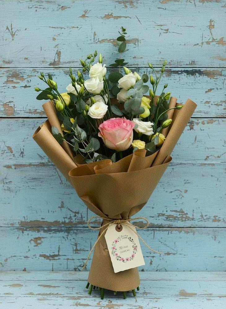 Букет цветов из: Розы и Лизиантусы в Автурах