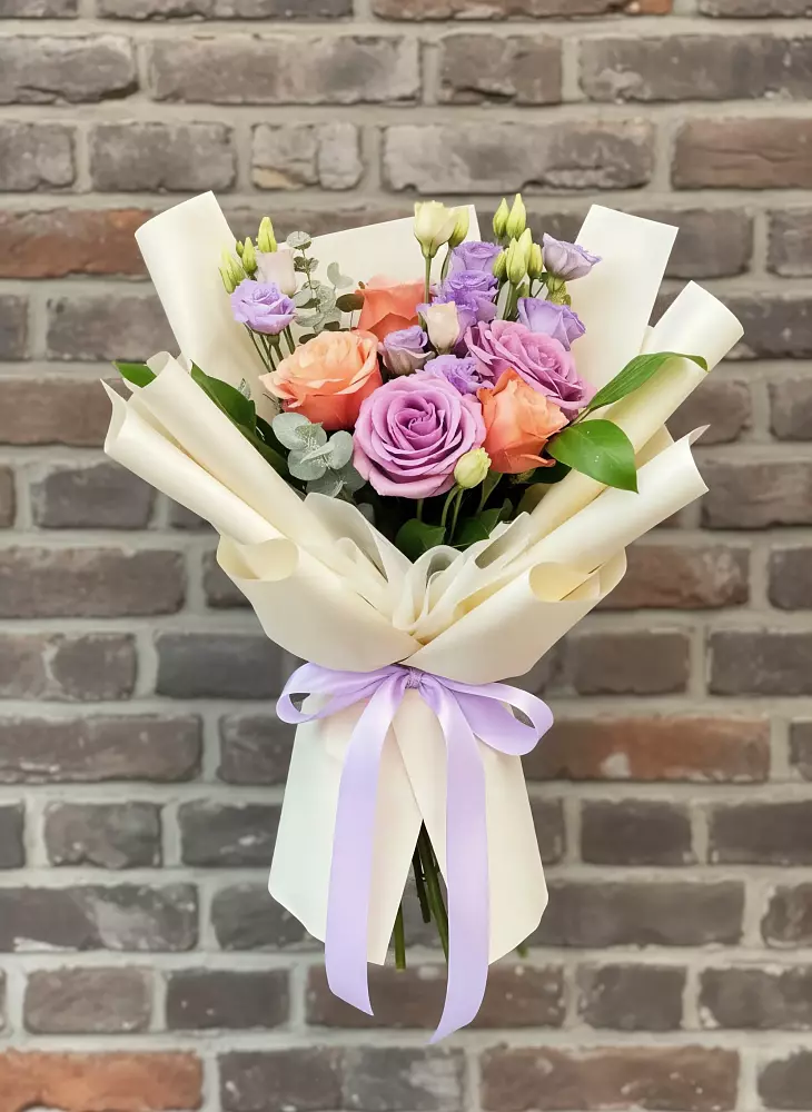 Букет цветов из: Лизиантусы и Розы в Автурах