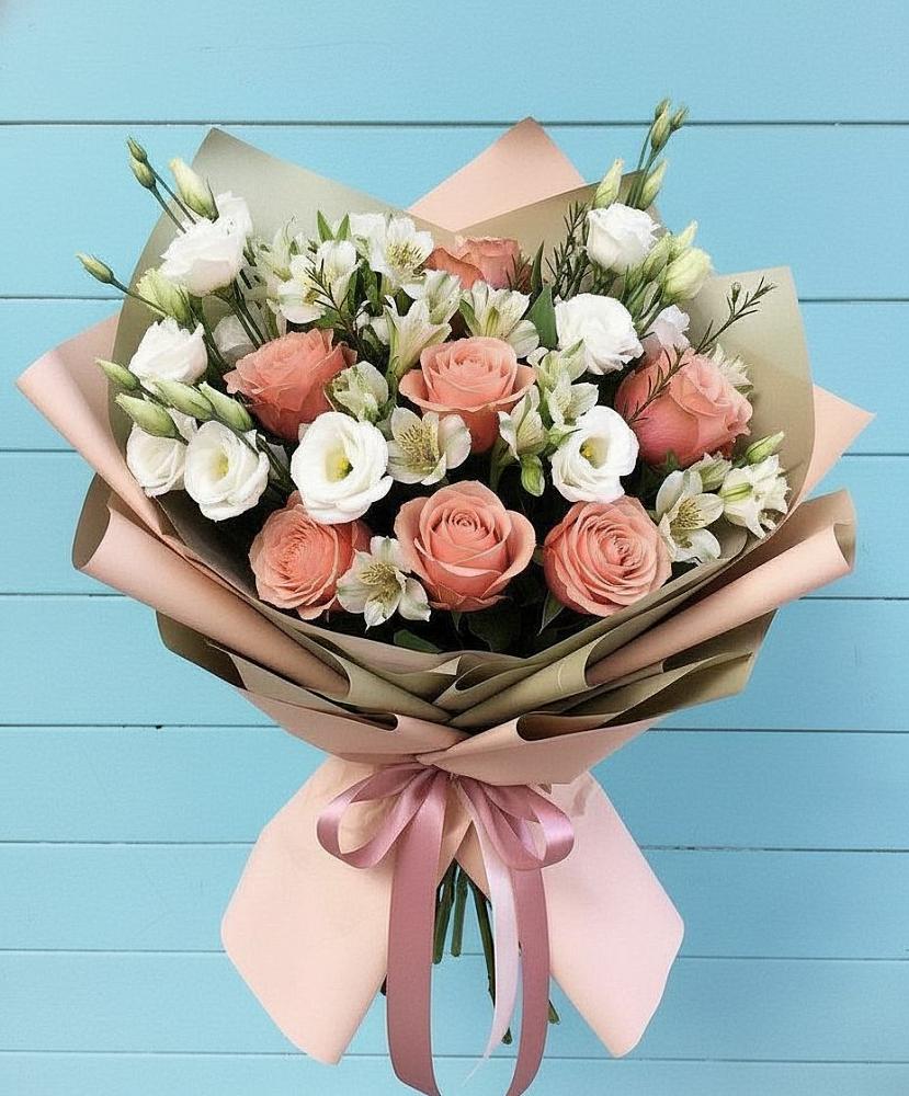 Букет цветов из: Розы, Альстромерии и Лизиантусы в Автурах