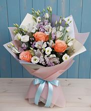 Букет цветов из:  Лизиантусы, Розы, Альстромерии и Гипсофила в Автурах