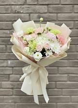 Букет цветов из:  Гвоздики, Розы, Лизиантусы и Хризантемы #REPLACE_PRED# Автурах