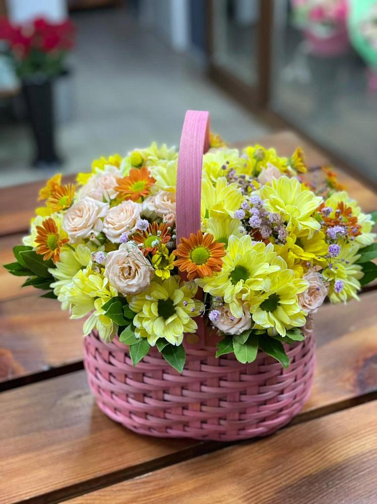 Цветочная композиция из Хризантемы и Розы в корзине в Автурах
