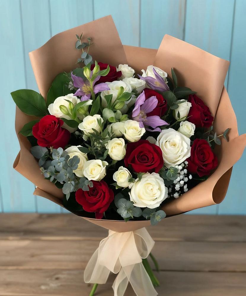 Букет цветов из: Розы и Альстромерии в Автурах