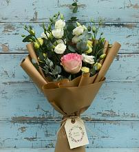 Букет цветов из:  Розы и Лизиантусы в Автурах