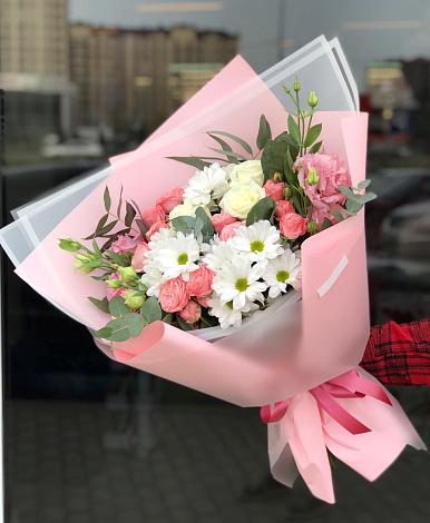 Букет цветов из: Розы, Лизиантусы и Хризантемы в Автурах