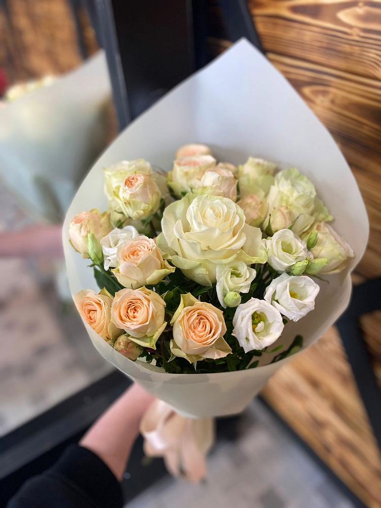 Букет цветов из: Розы и Лизиантусы в Автурах